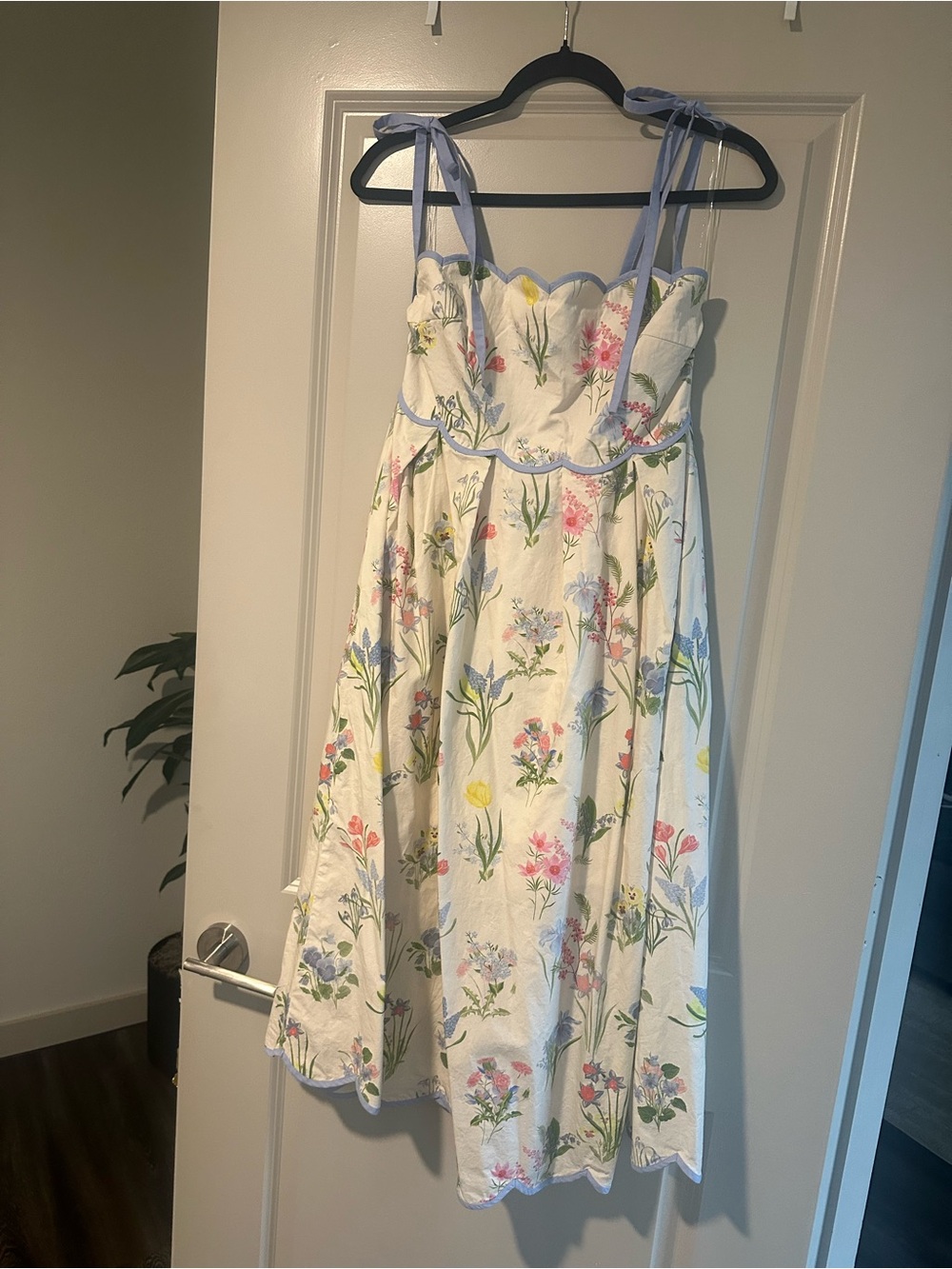 Entro Floral midi dress with scalloped blue trim